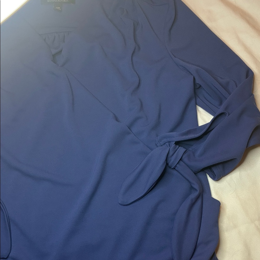 Banana Republic Woman’s Dark Blue V Neck Blouse Size XS - Picture 4 of 10